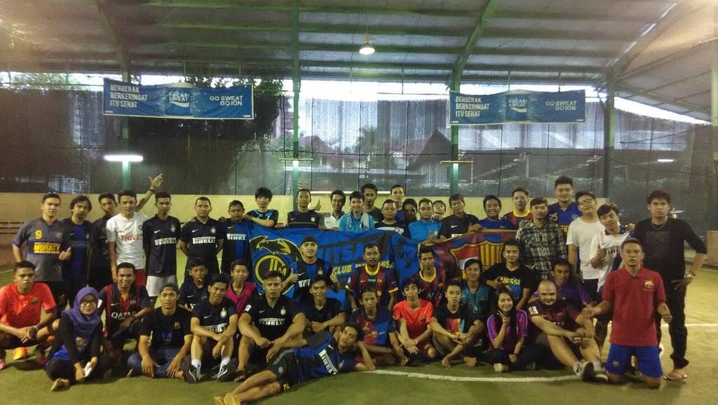 FCB_Indonesia's tweet photo. #FCBIPict friendlyfutsal @FCBI_Jakarta w/ @ICI_Jakarta 😊 http://t.co/ZCrG4LEG0E
