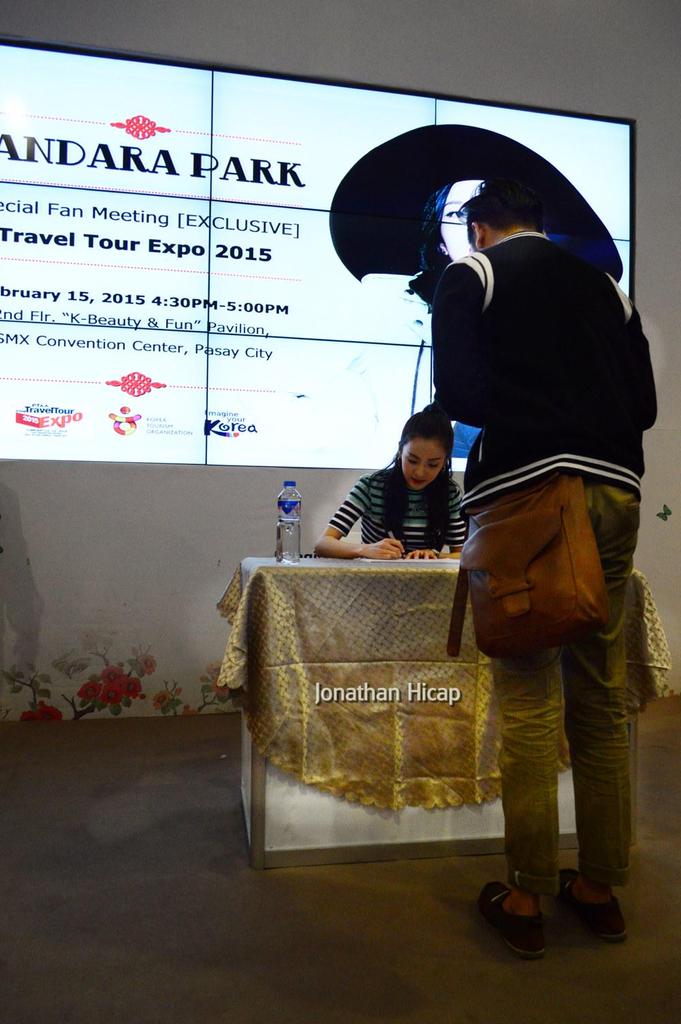 Demigod2NE3's tweet image. ME AND MY DARLING DARA!!!! /just my backside tho... hahahahahaha../ 😂👍❤ #butitsokay ^_~