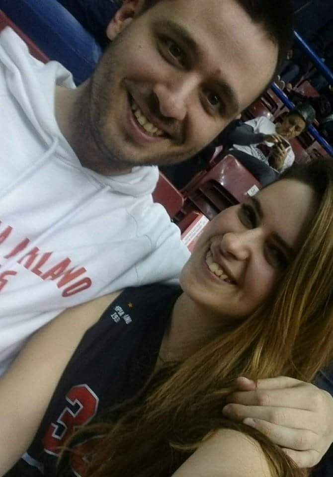 lukeliops88's tweet image. #loveinred