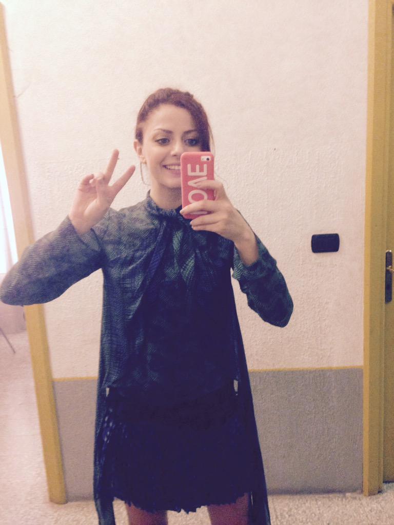 NaliOfficial's tweet photo. Ci vediamo tra poco @Domenicain ! 😘 #splende #unafinestratralestelle http://t.co/FQQ4USeWrp