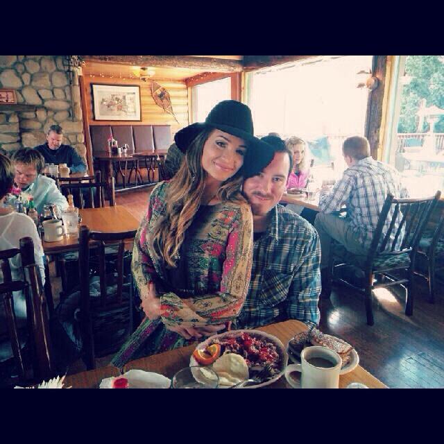 karikutv's tweet image. Valentines brunch w/ the Diaz. #silverforklodge
