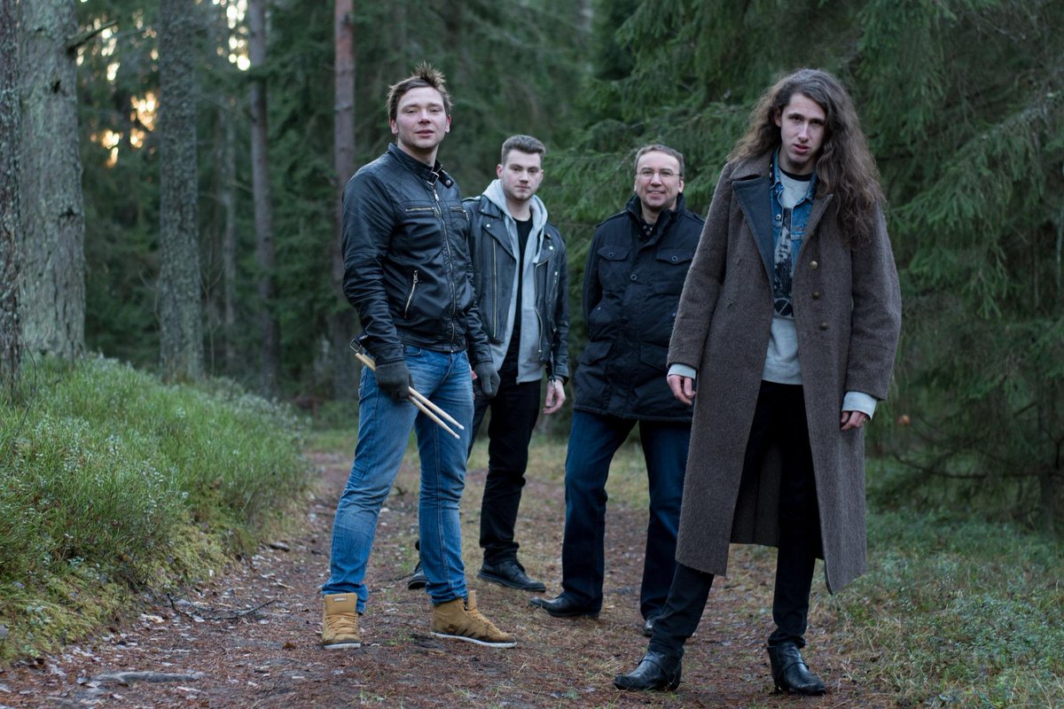 REDFOREST_'s tweet photo. Rīt liela diena ! Vokālie ieraksti jaunajam materiālam ! STAY TUNED ! #REDNROLL #REDFOREST_ http://t.co/4bGwsM84VD