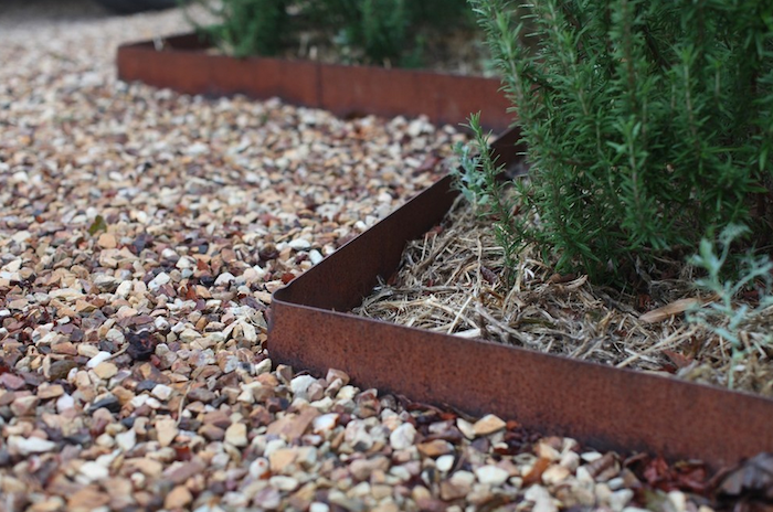 IndigoGardens's tweet photo. “@PergolaKitsUSA: Metal edging is a tailored and timeless way to #landscape: http://t.co/ka2NfgpD7h #metaledging http://t.co/P6gStB5YeG”