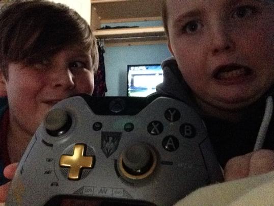 Louskihd's tweet photo. Where the beast and the controller is the best http://t.co/QGUn17SH0Y