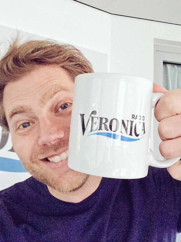 SilvanStoet's tweet photo. Kans maken op deze @RadioVeronica koffiemok? Retweet dan dit bericht! #winnen #gratis #succes http://t.co/dHiTvLNne5