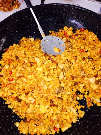 manigdiaz's tweet photo. Hoy toca una de migas extremeñas http://t.co/c2NYKK1DGT