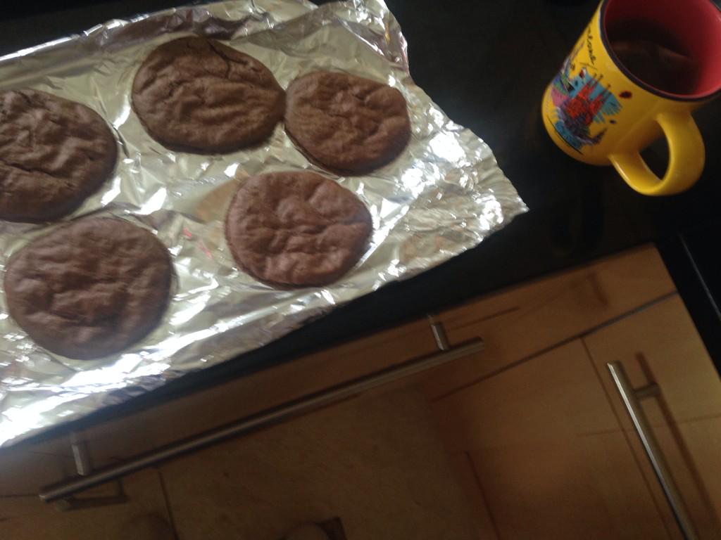 creativefituk's tweet photo. Homemade protein cookies and gingerbread green tea 😄👍 http://t.co/14M1moBeNj