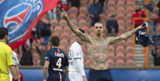 lequipe's tweet photo. Ibra pour la bonne cause http://t.co/YEi3JkAQCw http://t.co/zJkAzcmTH9