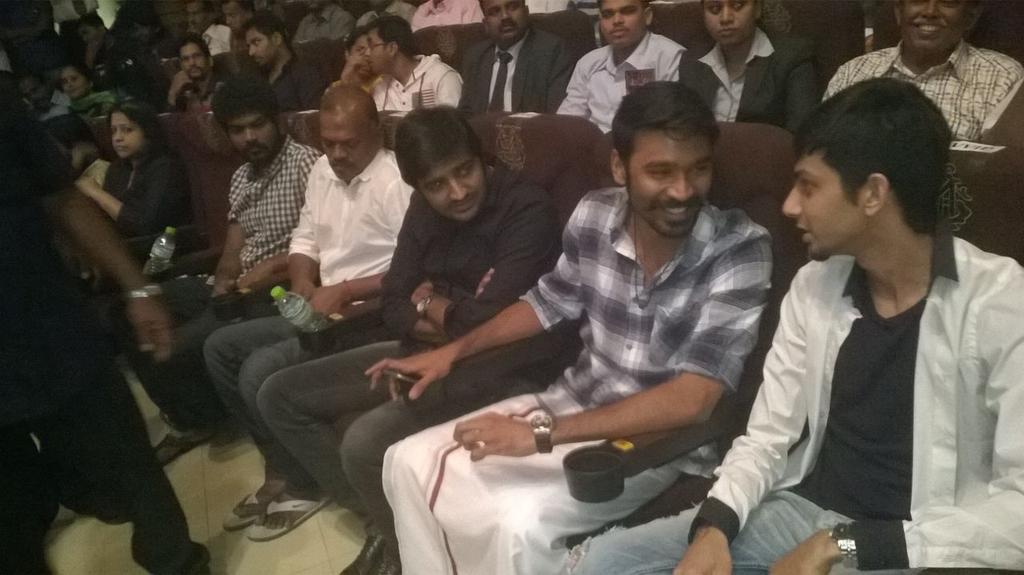 rameshlaus's tweet photo. Spoke to Local boys #DnA - Congratulated #Anegan @dhanushkraja  @anirudhofficial at #8thEdisonAwards http://t.co/YRyjWd1nJA