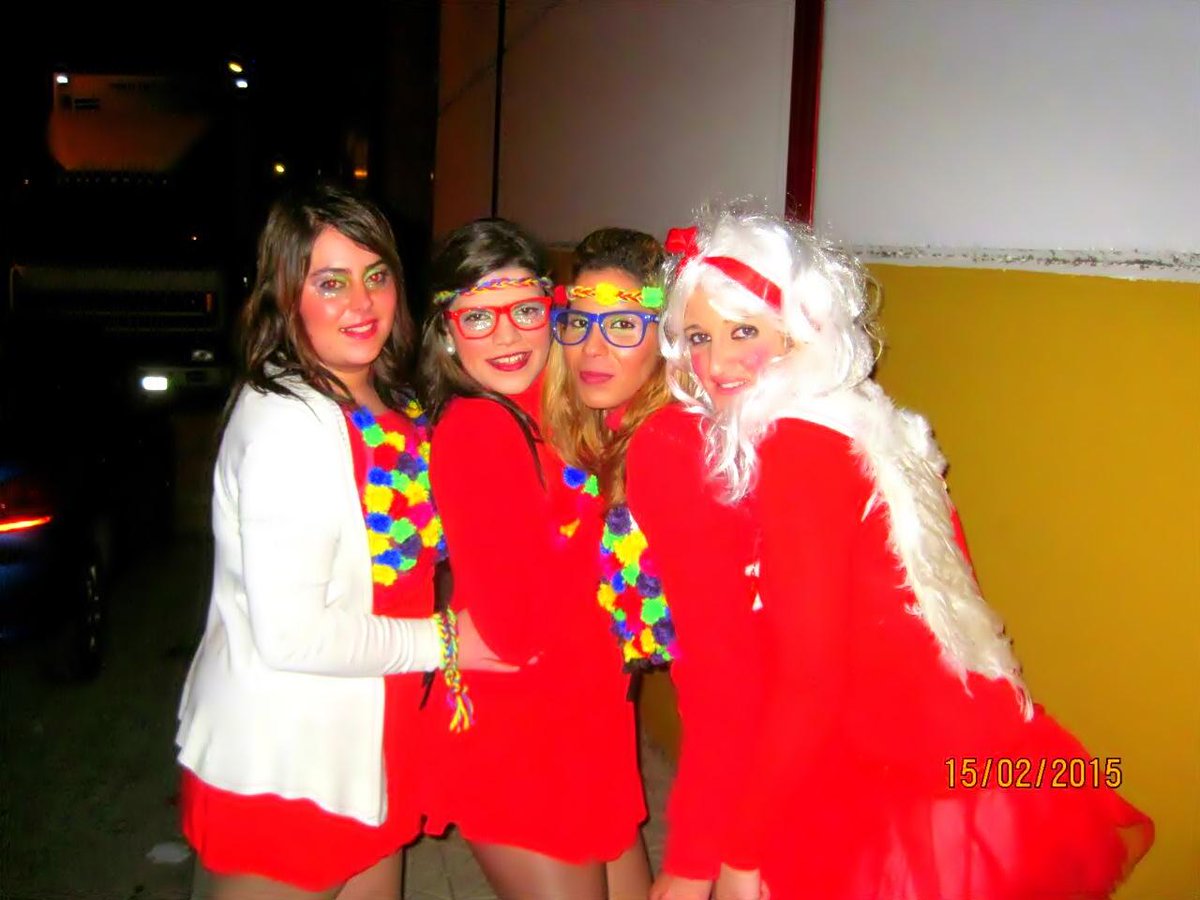 carmenn2307's tweet photo. Carnaval 2o15 Con mis nenas :D http://t.co/wsha0Byh4U