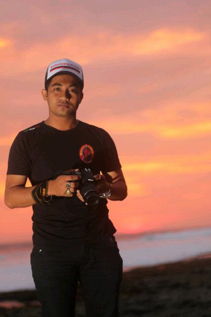 _upra's tweet photo. Sunset in amasilatu beach, aceh. @ShareFotografi @NikonIndonesia #NikonD3100 #IamBeginner #NikonLover http://t.co/wcFNH0lAIV
