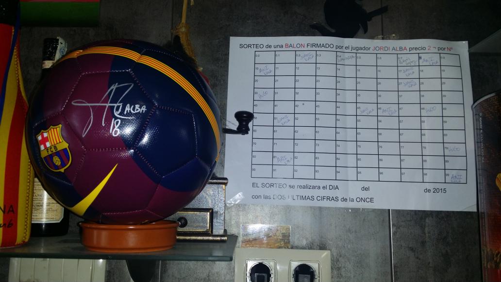 PBjordialbaZF's tweet photo. Sorteo de un balón firmado por el jugador del primer equipo @JordiAlba el importe ira destinado a fines beneficos. http://t.co/NiYQugVmjx