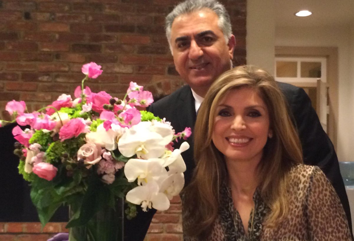 PahlaviReza's tweet photo. Wishing peace and happiness for all با آروزی آرمش، شادی و صلح برای همگان http://t.co/x4eRbX55QR