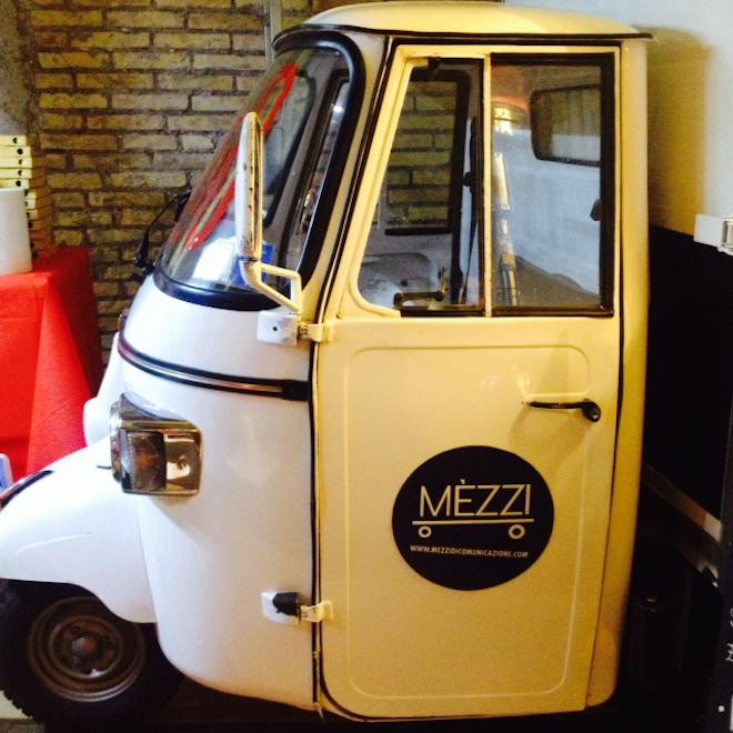dafnepatruno's tweet photo. Il #foodtruck a Roma è su 3ruote con le #Apette Piaggio del #BeeHappyFest http://t.co/R7APZQSlRl @mfinet #streetfood http://t.co/jefuWxRTTB