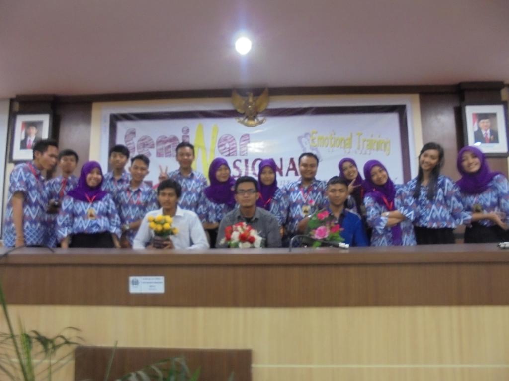bk_untirta's tweet photo. Baru - baru ini ada 3 wakil dari BK Untirta yang baru aja ikut seminar lho di BK Unesa :) http://t.co/FFAgfVZnV6