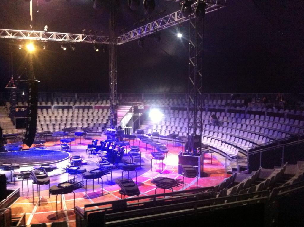 ArnauLobo's tweet photo. Hoy se llenará la #carpa de #theHole por última vez en #Almeria. Agotadas las entradas! Dos funciones con @_Queque_ ! http://t.co/BiyxjpNGm3