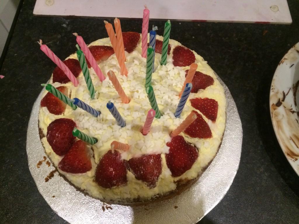 hellenbrown13's tweet photo. drooling over my amazing bday cake thank you @oliviajanee_ 👅👅👅❤️ http://t.co/FNTcQRmZou