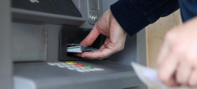 Gizmodo's tweet photo. Hackers stole hundreds of millions of dollars in massive malware bank heist http://t.co/nf9H7GP9Lu http://t.co/6cvKfA5maf