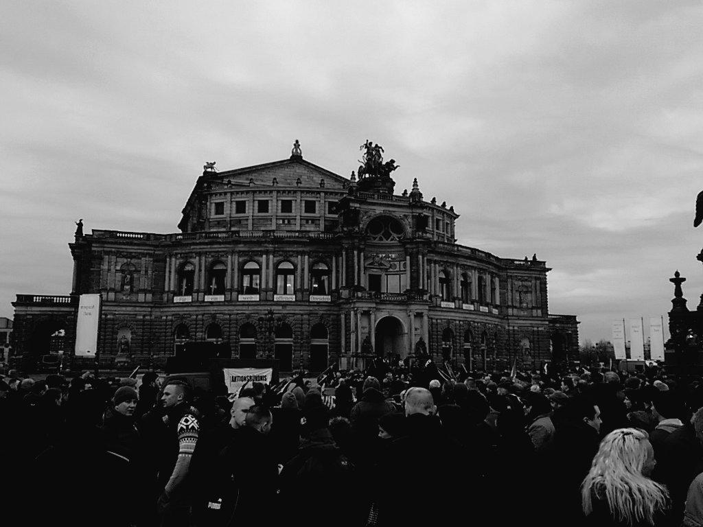 gedenkmarsch_dd's tweet photo. #Dresden #13Februar #13feb http://t.co/750Mo7tlnI