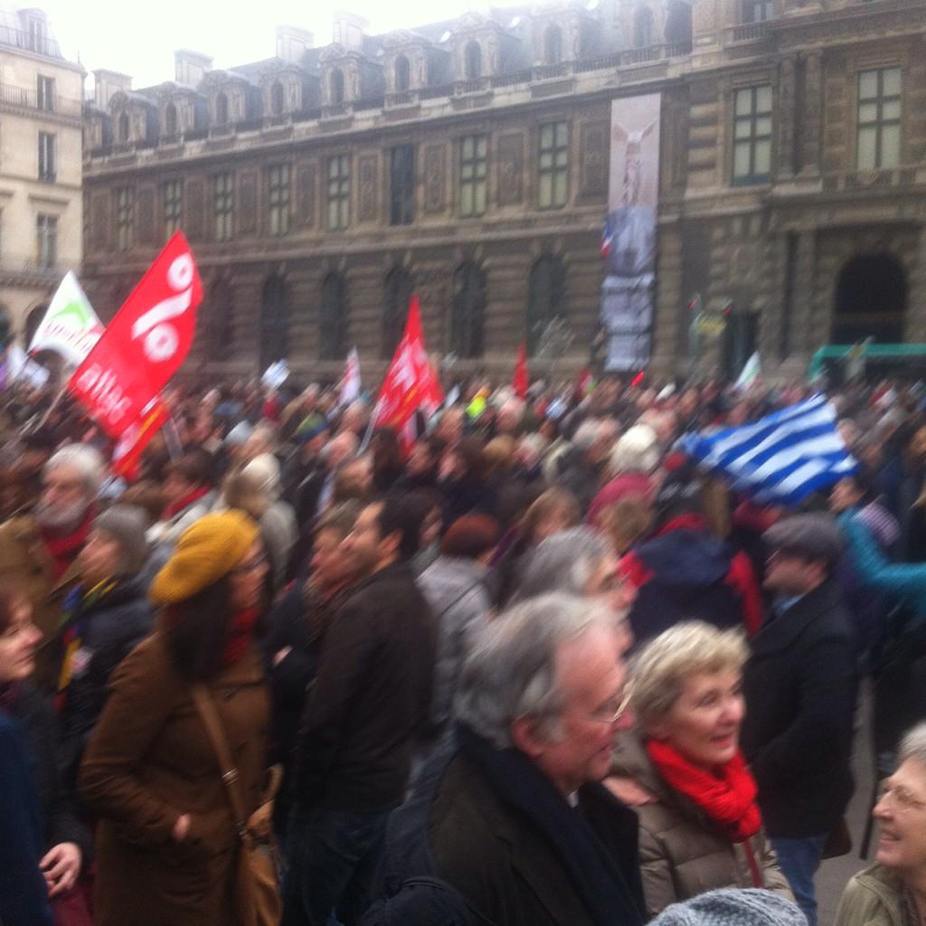 Le MJCF présent à la marche de soutien au peuple grec. Non à la #troïka! #Syriza #Grèce