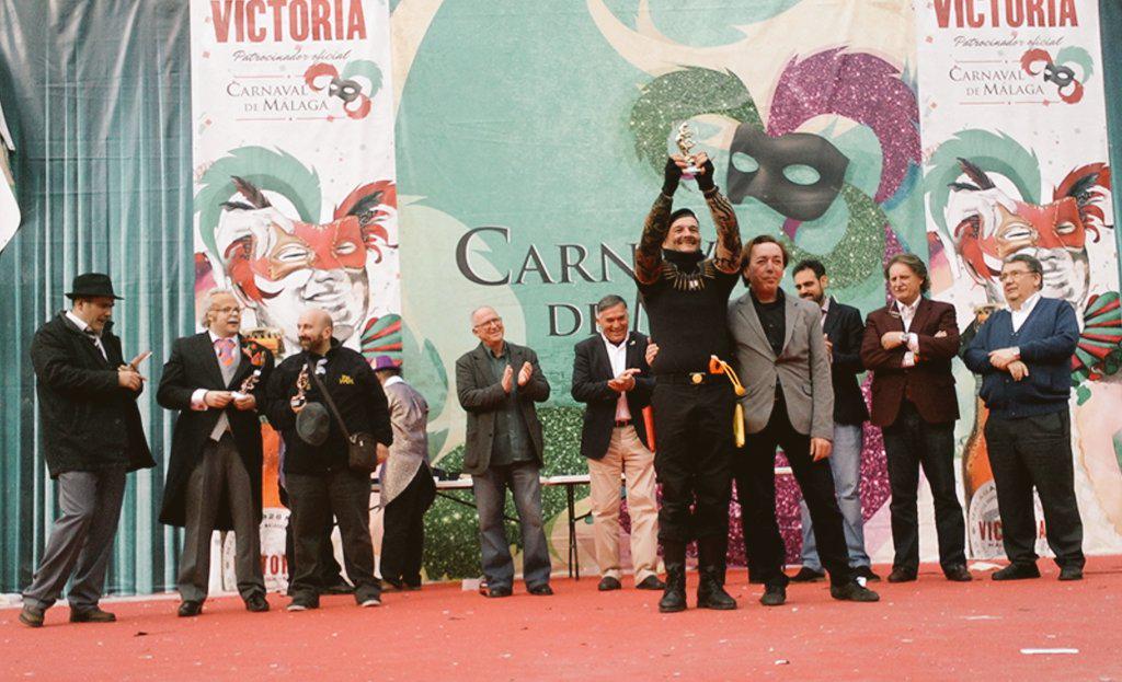 CarnavalMLG's tweet photo. Premio al mejor popurrí de murga para 'Los merchenarios' @Murga_vivaelrey #CarnavalMLG http://t.co/newsLfz7XI