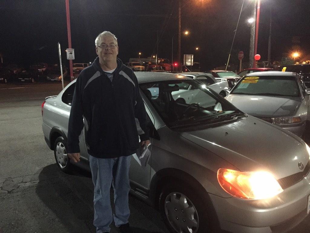 1800Project's tweet image. Gary had great time last night at Carson Cars! He went home with a nice little Toyota Echo!