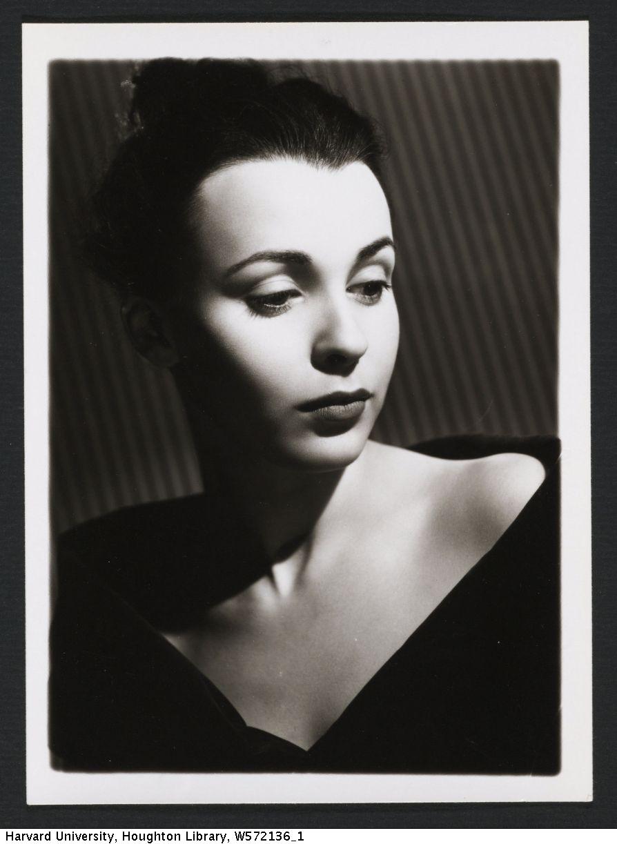 Happy birthday to Claire Bloom, photographed here by Angus McBean. Via 