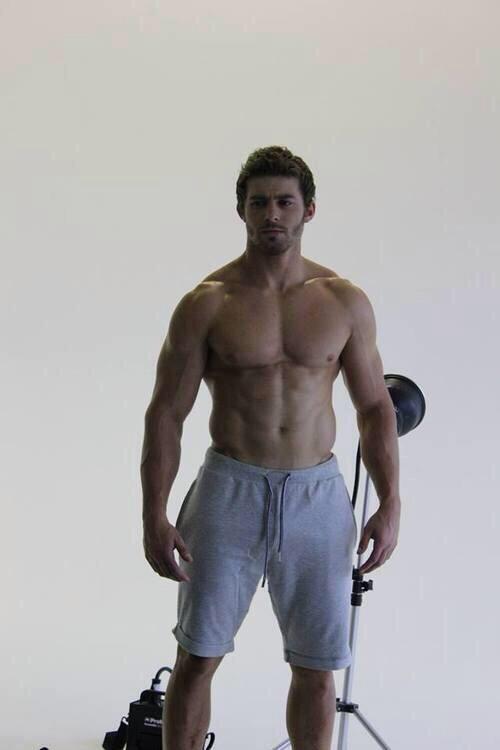 jerryZLL00740's tweet photo. Leigh Halfpenny. Shirtless. 

😳😳😳 http://t.co/ZhAVz8G7So