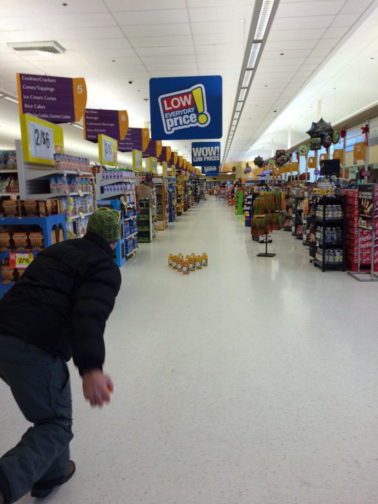 britishracingg's tweet image. What to do in a deserted @StopandShop during the blizzard? @WhatsUpNewp #newport ri #blizzardof2015