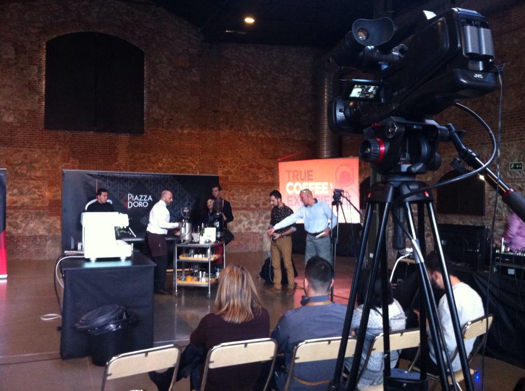 Animando a nuestro <a href="/DamianSeijas/">Damián Seijas</a> en el II festival de cafés especiales todos los participantes cracks <a href="/gastronomicum/">gastronomicum</a>