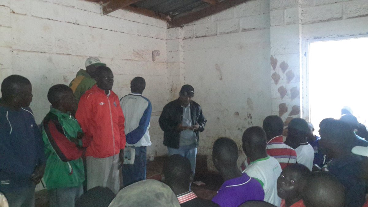 ngunjiriwambugu's tweet photo. Earlier .. speaking to young guys at #Ruringu after football tournament ... #TeamNgunjiriWambugu ... #NyeriTingz ... http://t.co/bUjnqftgCl
