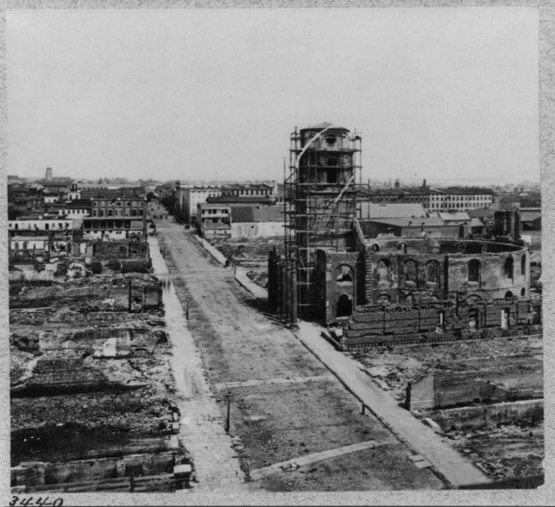 postandcourier's tweet photo. A City of Ashes: When the Confederacy abandoned #Charleston http://t.co/OR3dHSfU0l #CivilWar (By @RobertFBehre) http://t.co/Pc1V6XQlmz