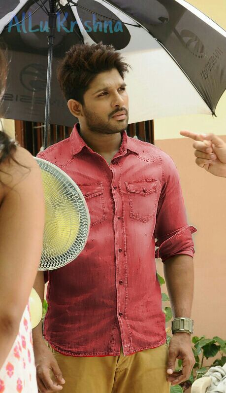 AlluArjunFC_'s tweet photo. Good night.: ) #AlluArjun http://t.co/FOheO18hoW