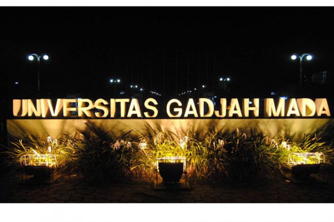 Metro_TV's tweet photo. UGM Duduki Peringkat Pertama Perguruan Tinggi di Indonesia http://t.co/fFutpPsYNM http://t.co/ndgkDN0FHu