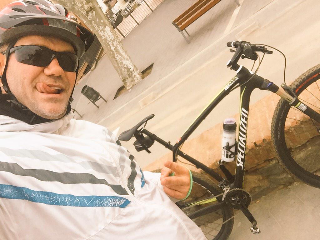 DESPUÉS DE 5 horas y 70 km en bici con mi prima !!! AMO ESTE DEPORTE