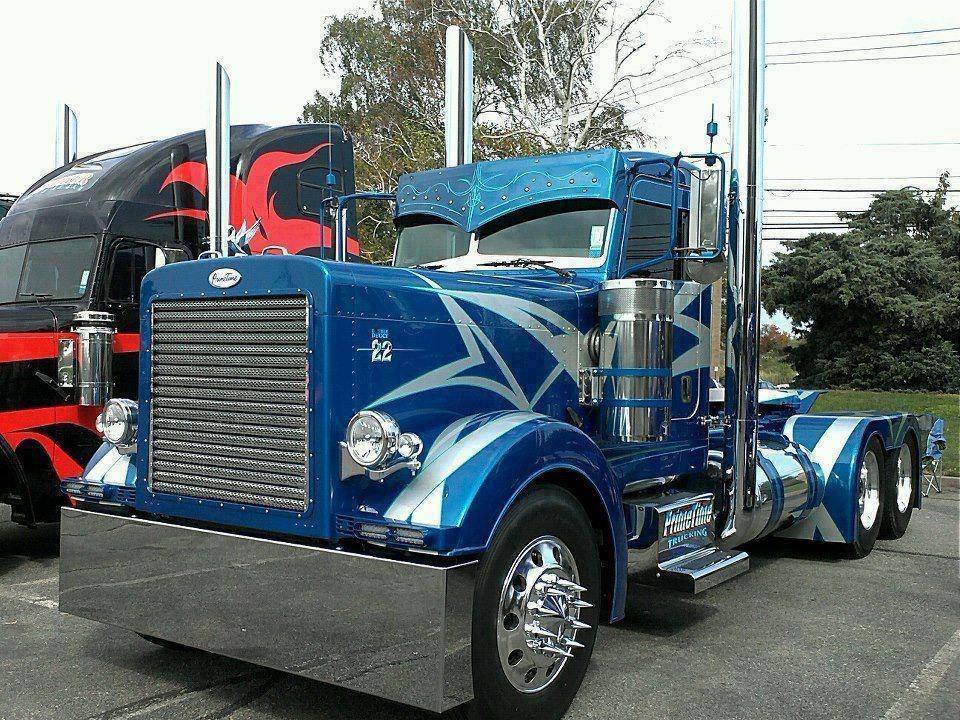 TomSpudic2011's tweet photo. Check out these custom trucks #trucker #freightliner #peterbilt #kenwworth #trucking #openroad http://t.co/jiMSSKkdKM http://t.co/YSX9zoYut3