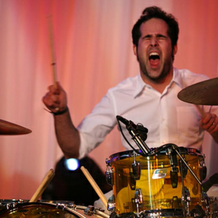 HAPPY BIRTHDAY TO HALF OF MY FAVORITE BROMANCE- RONNIE VANNUCCI! I hope it\s a killing   