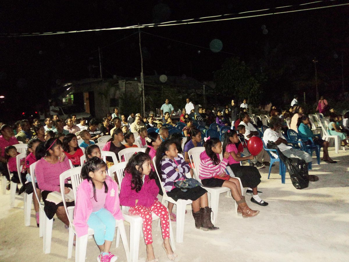 PESPartido's tweet photo. Feria de Valores en Quintana Roo seguimos uniendo familias @hugoericflores  @javier7ag @YulianaAros @MelyCastroC http://t.co/ABNWVwoc1x