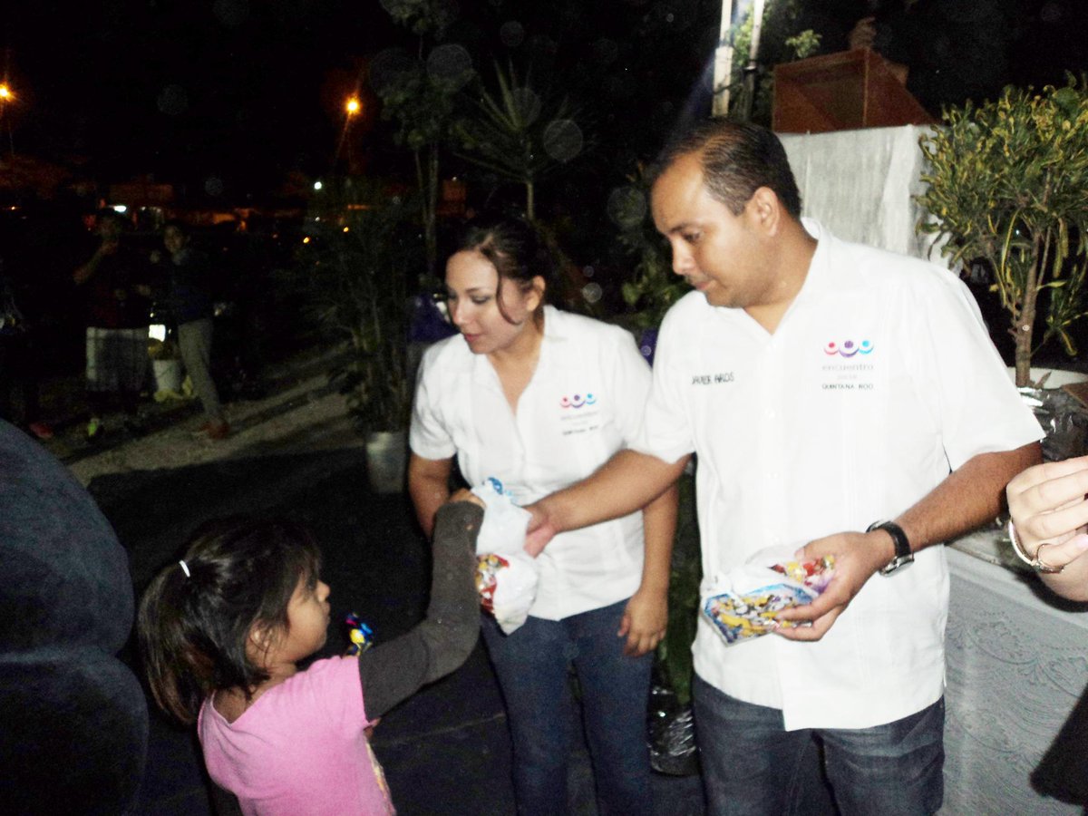 PESPartido's tweet photo. Feria de Valores en Quintana Roo seguimos uniendo familias @hugoericflores  @javier7ag @YulianaAros @MelyCastroC http://t.co/ABNWVwoc1x