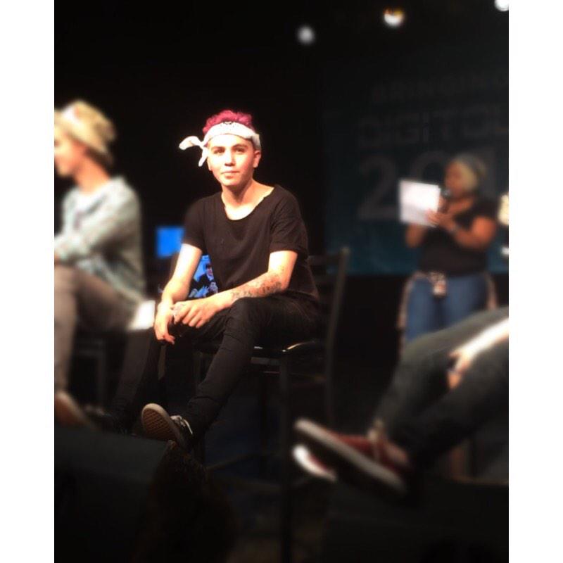zoe_ezell's tweet photo. I would do anything to go back to this day. I miss summer. ❤️ #digitour2014 #o2l @sampottorff http://t.co/IOi6fVu3OQ
