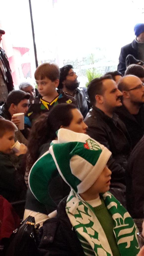 Özgende maç keyfi. <a href="/BursasporSk/">Bursaspor</a> <a href="/OzanT17/">ozhant_</a>  #Bursaspor #ozgen