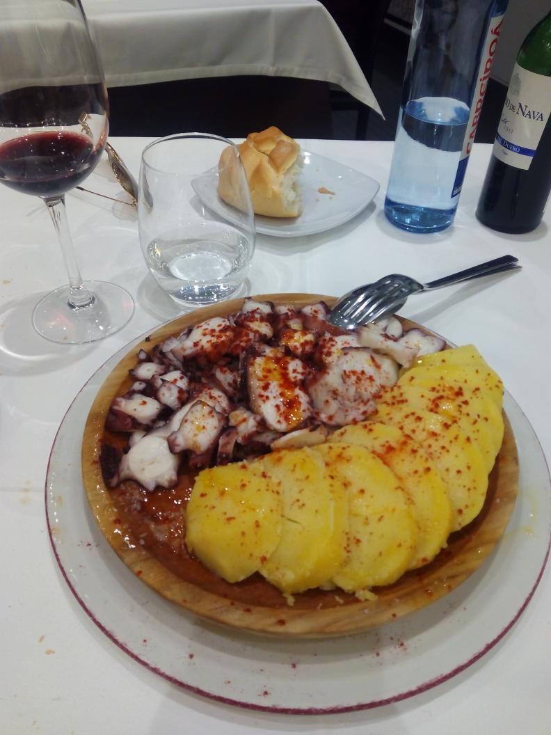 LMC_95's tweet photo. Más momentos juntos para recordar 💑💏   Comidita rica 🍲😋 😘 http://t.co/rXSGtW9BVp