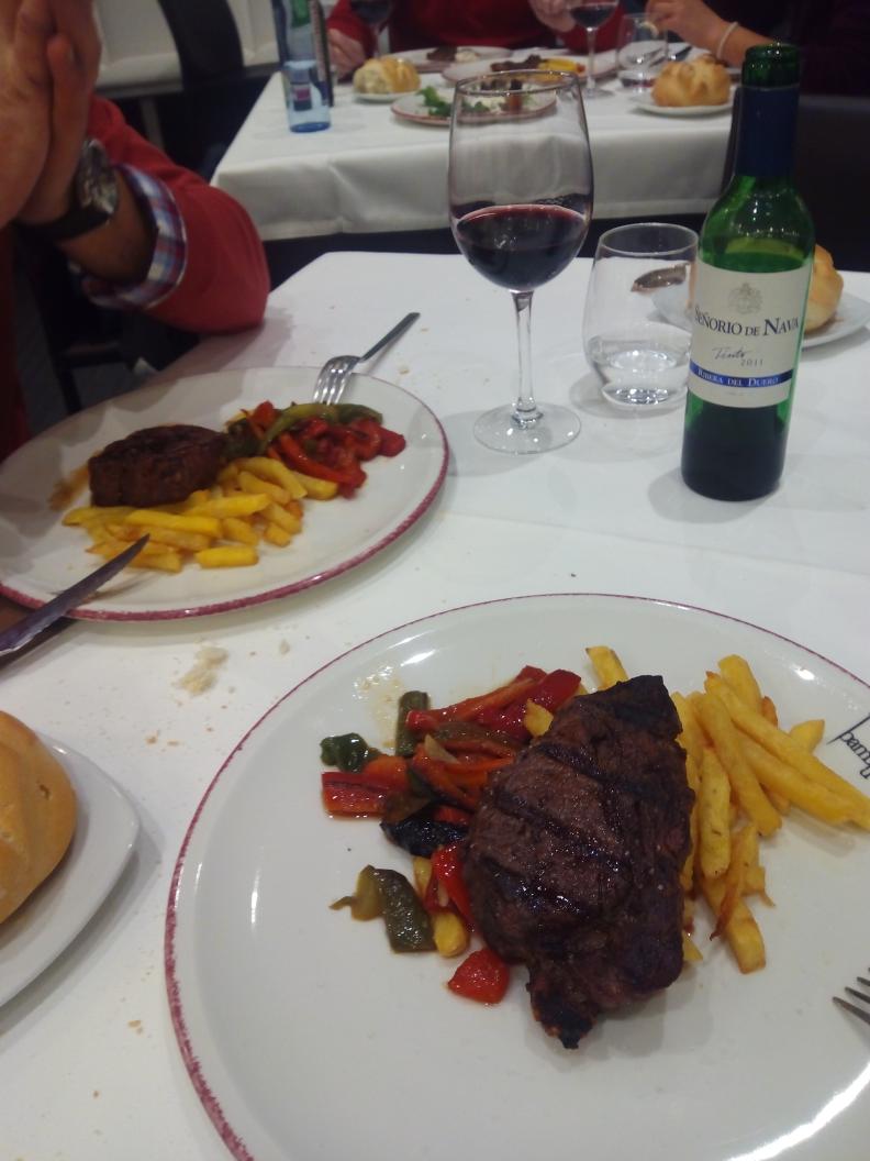 LMC_95's tweet photo. Más momentos juntos para recordar 💑💏   Comidita rica 🍲😋 😘 http://t.co/rXSGtW9BVp
