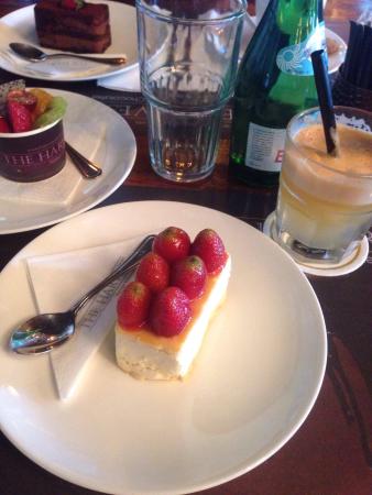 TasyaCM's tweet photo. Menikmati sepotong cake&amp;secangkir kopi d tempat ultra keren kayak gini
Thanks for tonight. 😆 @ Harvest Cake Denpasar http://t.co/NbvQMlw7zL
