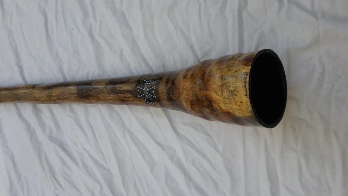 Twistedidge's tweet image. A Custom Commissioned Agave Didge in the key of &apos;C&apos; with a wooden mouthpiece. This one surely has super back pressure