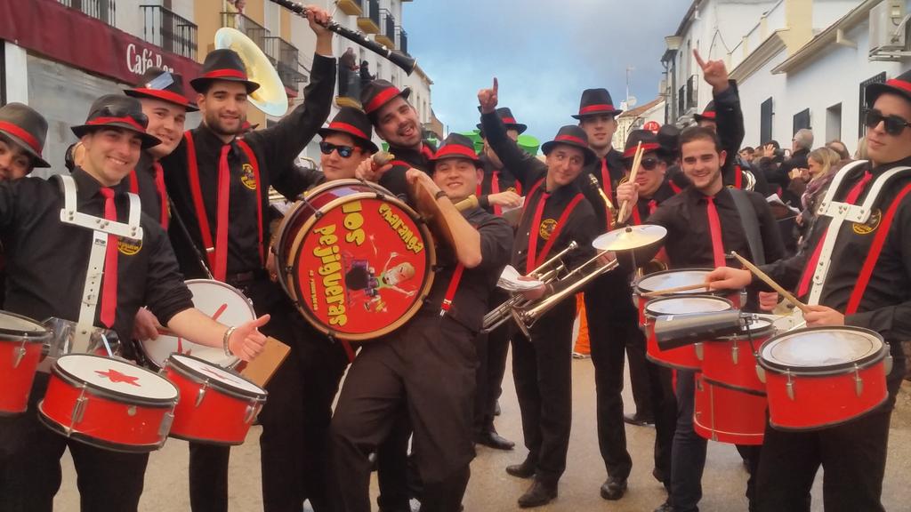 v_tirado's tweet photo. Carnaval de la carolina con los mejores @LosPejigueras dia increible !!! http://t.co/i8BpcfTf4E