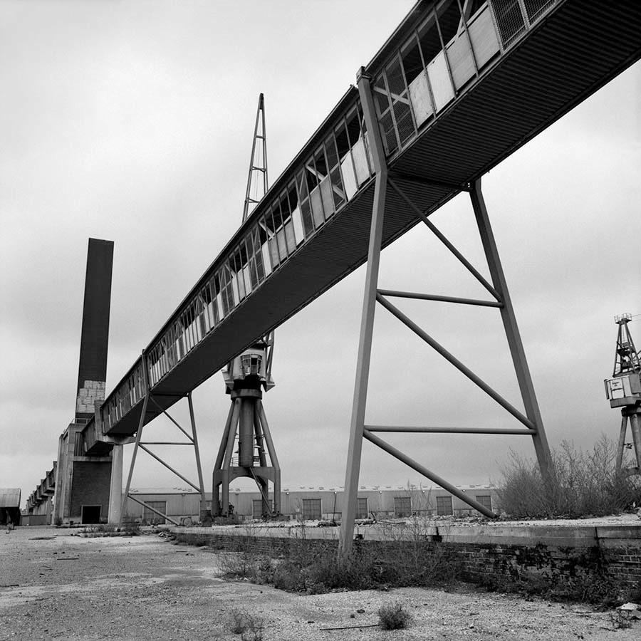 BrutalHouse's tweet image. Millwall Docks before redevelopment, 1982
by Mike Seaborne
—
80sislandphotos.org.uk/millwall-docks…