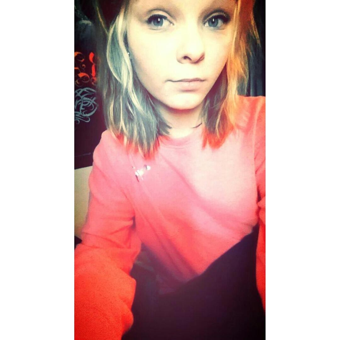 laina_meadows's tweet photo. Birthday sellfie 😁 http://t.co/08GnRCFg83