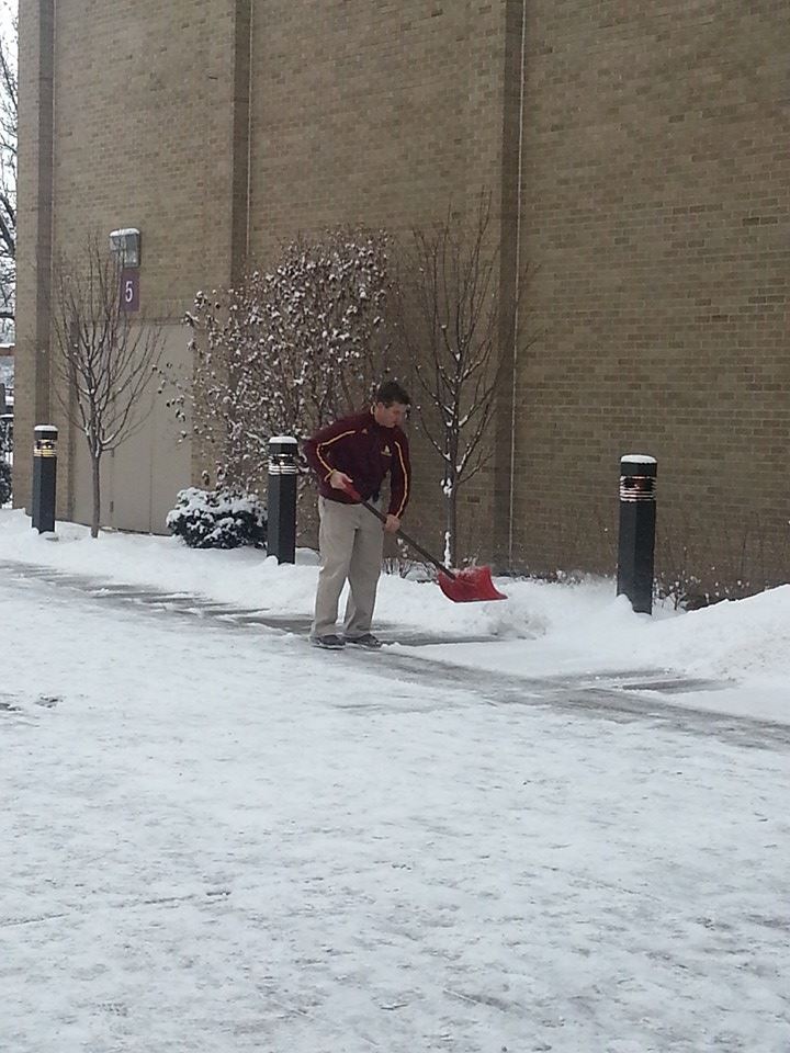 ETHSGIRLSSOCCER's tweet photo. Will our AD @ETHSports take example from @PatMahoneyAD and shovel Lazier in a couple of weeks? #faithfull #ADworkout http://t.co/FHaowUbG57