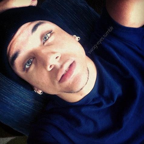 ftyingu's tweet photo. When boredom strikes take pics lol http://t.co/9pzANoR6Cc
